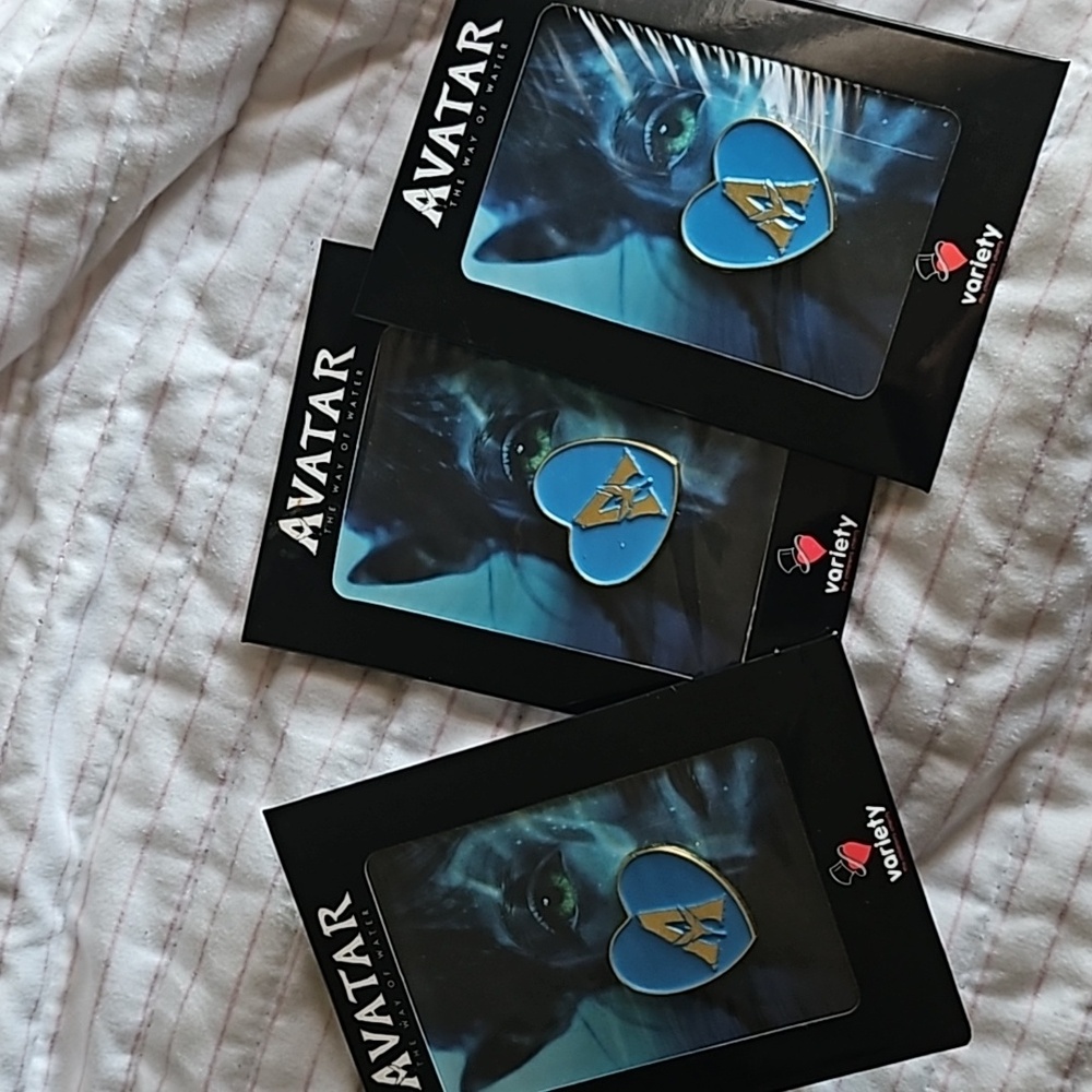 Exclusive avatar pins